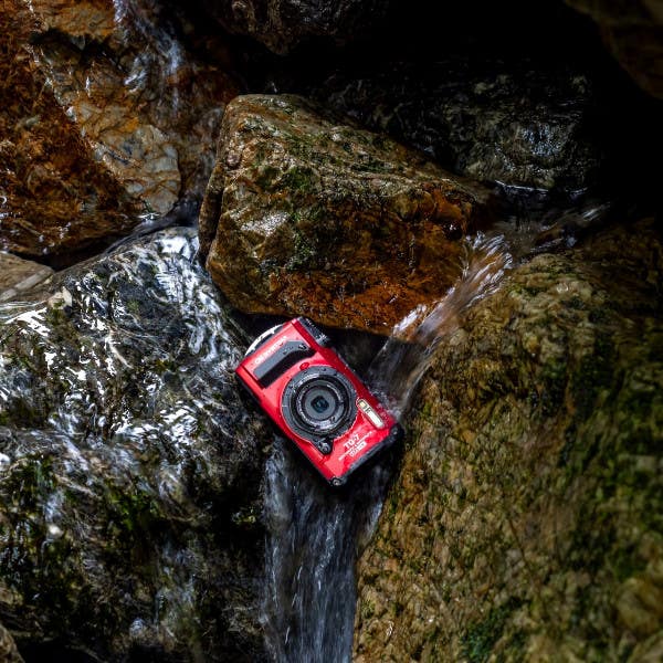 OM System TOUGH TG-7 - Red - Image 5