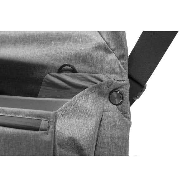 Peak Design Everyday Messenger 13 LV2 - Ash - Image 4